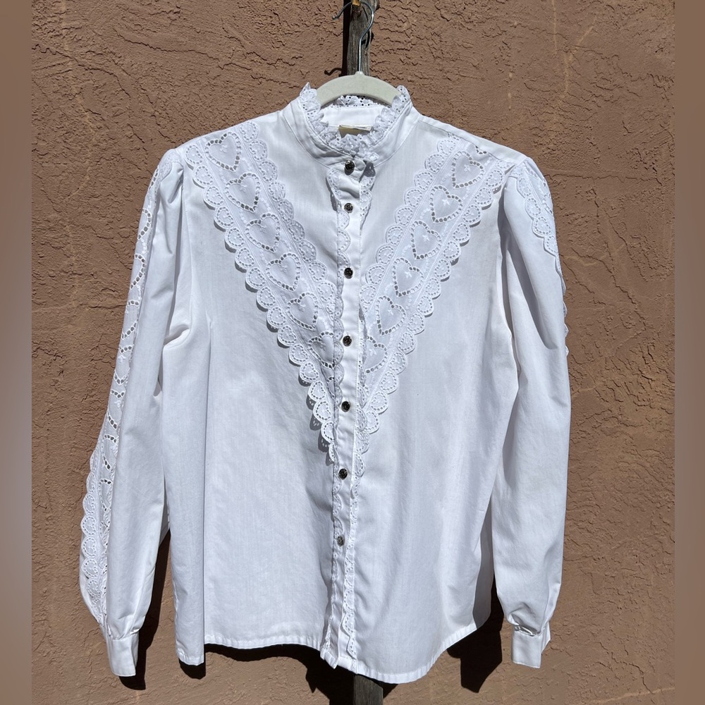 Vintage 1980s Edwardian cottagecore romantic blouse with cut lace hearts motif